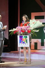 组图：梅婷期待再登大赏领奖台 感谢70多万网友支持