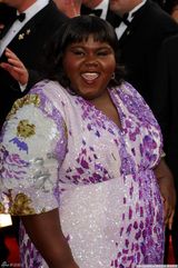 高清图：加布蕾-丝迪贝紫色长裙大走民族风