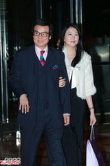 组图：直击晶刚香港大婚 黄百鸣携女儿现身