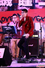 组图：何超仪称与何超云不熟 拒谈对方情变传闻