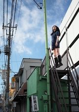 组图：东京浮游少女网络爆红 抛开压力自由跳跃
