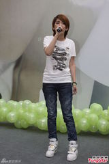 组图：刘忻上海签书女屌丝变文艺女青年