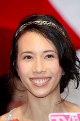 组图：莫文蔚加盟环球扮天鹅 买票挺冯德伦新片