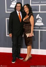 组图：格莱美红毯群星纷纷亮相星光熠熠