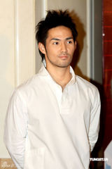 高清图：中孝介等助阵海派春晚 成龙周立波对侃