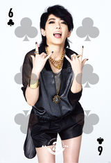 组图：刘忻变身摇滚范儿 将朋克进行到底