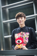 高清组图：独家对话韩国摇滚花美男鲁敏宇