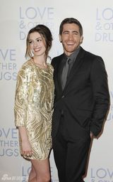 高清：《爱情灵药》亮相悉尼 海瑟薇吉伦哈尔秀默契