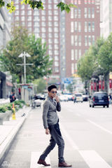 组图：陈晓东漫步冬日街头 坚强成熟更添男人味