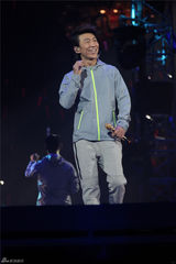 组图：羽泉开唱海泉泪洒舞台 白百何现身捧场