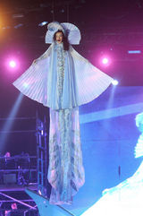 组图： 荃加福禄寿演唱会 汪明荃变身宇宙女皇