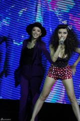 组图：黄小蕾爱戴性感热舞掀顶工人体育馆