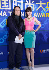 高清：柳岩红绿撞色透视秀性感 笑言时间妥协了我