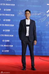 组图：万达百米红毯第二秀 梁朝伟赵薇众星百态