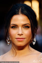 组图：《花花公子俱乐部》女星珍娜-迪万亮相