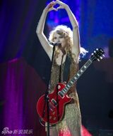 策划：唱歌要有独特范儿 湿身嘶吼狂甩头