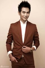 组图：轻熟男张晓龙时尚写真 彰显优雅魅力