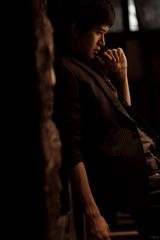 组图：黄明最新写真曝光 成熟迷离尽显精英风范