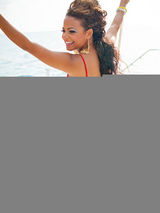 组图：克里斯蒂娜-米兰比基尼秀美胸 激情似火