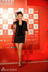 幻灯集：时尚盛典颁奖众星云集 不惧严寒斗礼服