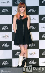 组图：性感女团AfterSchool回归秀高难度钢管舞