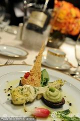 组图：主厨展示第68届金球颁奖礼晚宴菜肴