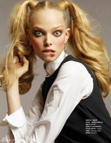 组图：20岁嫩模娜奥米-杨俏皮登台湾《Vogue》 