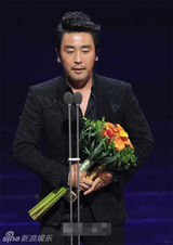 组图：百想电影柳承龙获大奖 河正宇得影帝