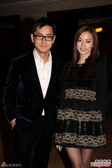 组图：陈爽梁梓轩大婚 姊妹团性感陪嫁