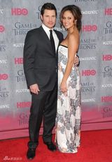 组图：《权力游戏》开播红毯 龙女俏皮瑟曦冷艳