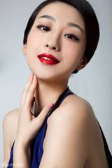 组图：穆婷婷高贵典雅宝蓝色长裙写真