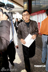 幻灯图：刘家昌个唱巡演在即遭限制居住 怒讨公道