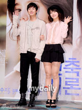 组图：韩佳人严泰雄等出席新片《建筑学概论》首映