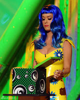 幻灯图集：美国儿童选择奖 凯蒂佩里台上遭恶搞