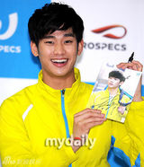 组图：韩国艺人金秀炫出席体育品牌签售活动