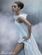 组图：乌克兰美女米拉-库妮丝登杂志封面秀美腿