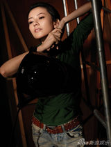 高清：高圆圆哈雷顽主造型曝光 玉女变身黑衣车手