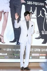 高清组图：张东健金荷娜亮相《绅士的品格》发布会