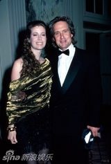 组图：道格拉斯与前妻旧照 为离婚支付4500万