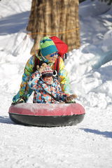 组图：《爸爸》爸爸们全副武装 冰天雪地劈木头