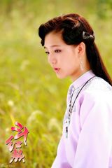 组图：《斗红颜》曝剧照 演绎江南首富后眷宅斗