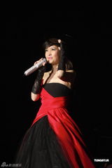 周慧敏澳门个唱秀热舞 娇美容颜演绎不老传说(图)