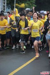 组图：林俊杰长跑四公里为四川灾区打气