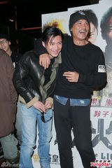 组图：谢霆锋否认豪宅赠前妻 新年与两子聚天伦