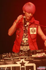 组图：MP魔幻力量香港开唱 赞港女会打扮有魅力