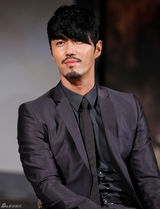 高清图：《到炮火中去》发布会 权相佑(权相宇)车承元出席