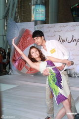 组图：官恩娜诸葛梓岐走秀 陈嘉桓否认与林峰绯闻