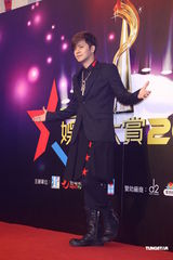 组图：柯震东萧亚轩同场不同台 蔡依林恐吓媒体