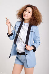 组图：秦海璐变身麻辣老师 教学生如何谈恋爱