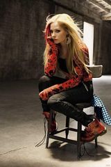 幻灯图集：摇滚小魔女艾薇儿代言少女服饰 青春靓丽